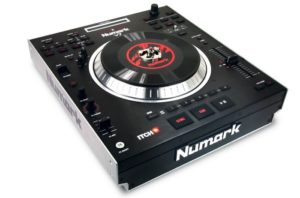 Read more about the article Numark V7 Review – Motorised DJ Turntable Software Controller